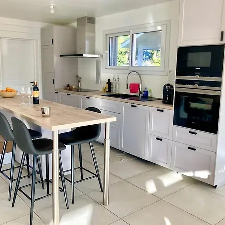 Welcoming New Architects House With Jacuzzi Holiday home *