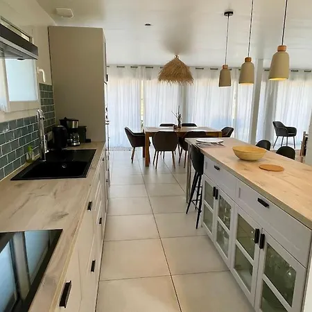 Welcoming New Architects House With Jacuzzi Holiday home *