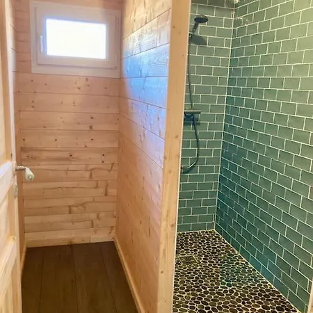 Welcoming New Architects House With Jacuzzi