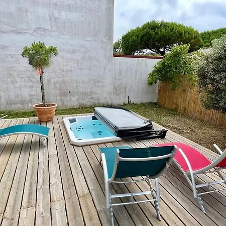 Welcoming New Architects House With Jacuzzi Holiday home Hourtin