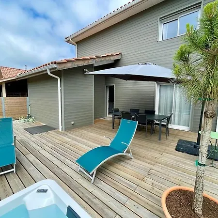 Holiday home Welcoming New Architects House With Jacuzzi *