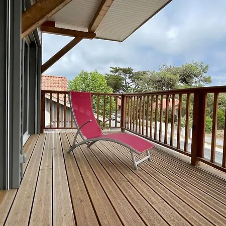 Welcoming New Architects House With Jacuzzi Holiday home