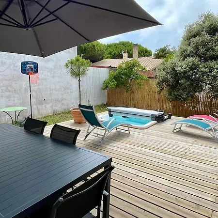 Holiday home Welcoming New Architects House With Jacuzzi *