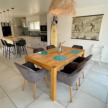Welcoming New Architects House With Jacuzzi Holiday home *