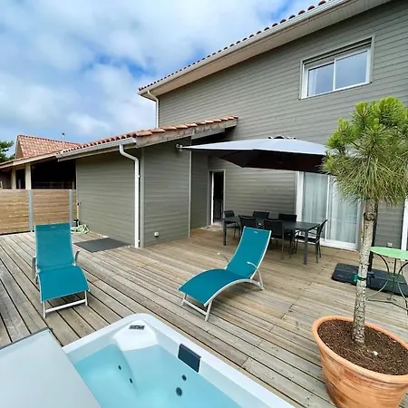 Дом отдыха Welcoming New Architects House With Jacuzzi