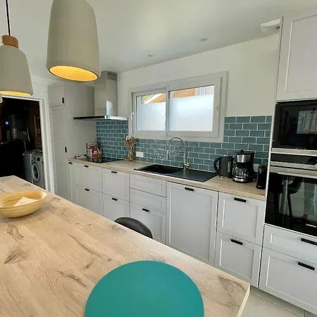 Holiday home Welcoming New Architects House With Jacuzzi *