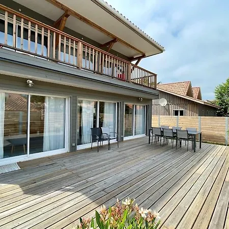 Welcoming New Architects House With Jacuzzi Holiday home